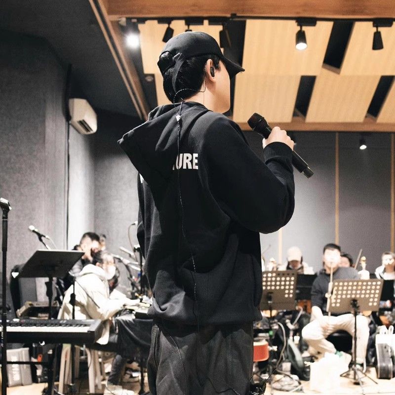 Zhang Jie Concert Sweatirt ex  - Winter Clothing Nearby recensione e prezzo